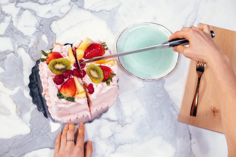 How To Slice a Cake Cake Basics Makeful